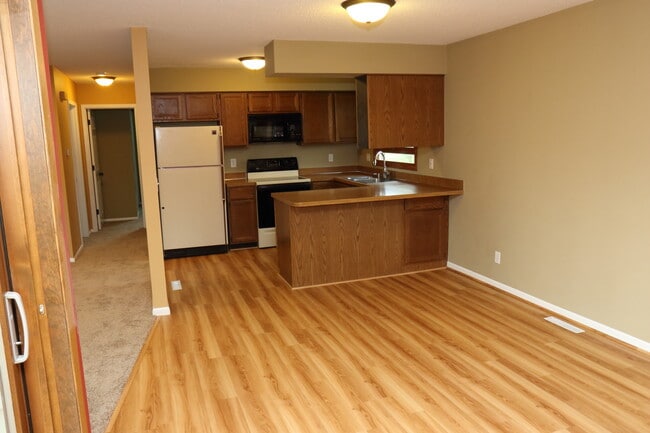 Dining / Kitchen - 7096 Stratford Rd