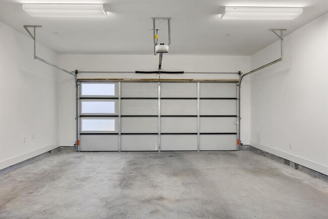 Building Photo - 5345 Larkin St