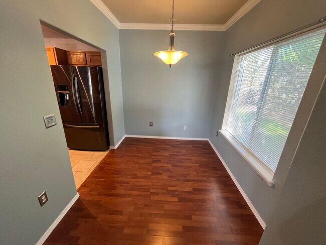 Building Photo - 3040 Mandalay Grv