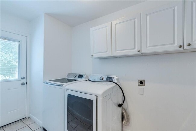 Building Photo - 5614 Delwood Dr