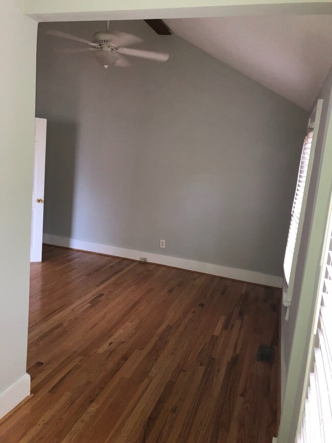 Building Photo - 2bd/2ba w/ Bonus Room & Large Backyard in Grant Park!!