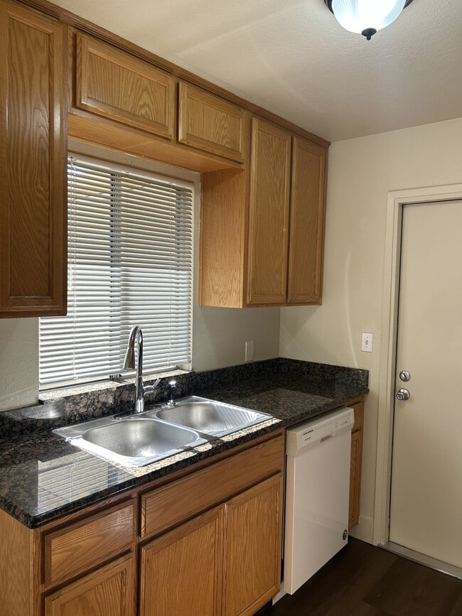 Building Photo - 3000 Keller St