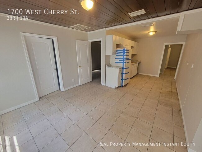 Building Photo - 1700 W Cherry St