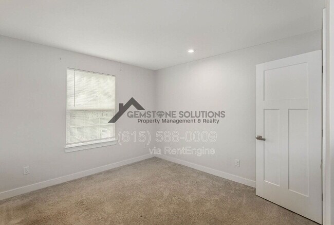 Building Photo - 3301 Somerset Ln