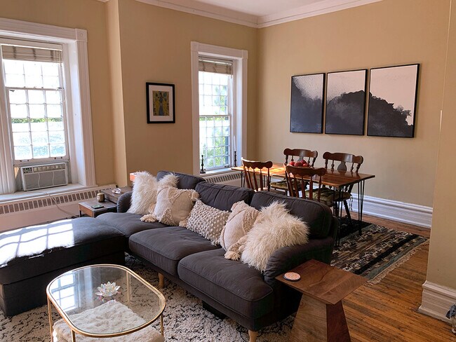 Living Room/Dining Room - 1362 N State Pky