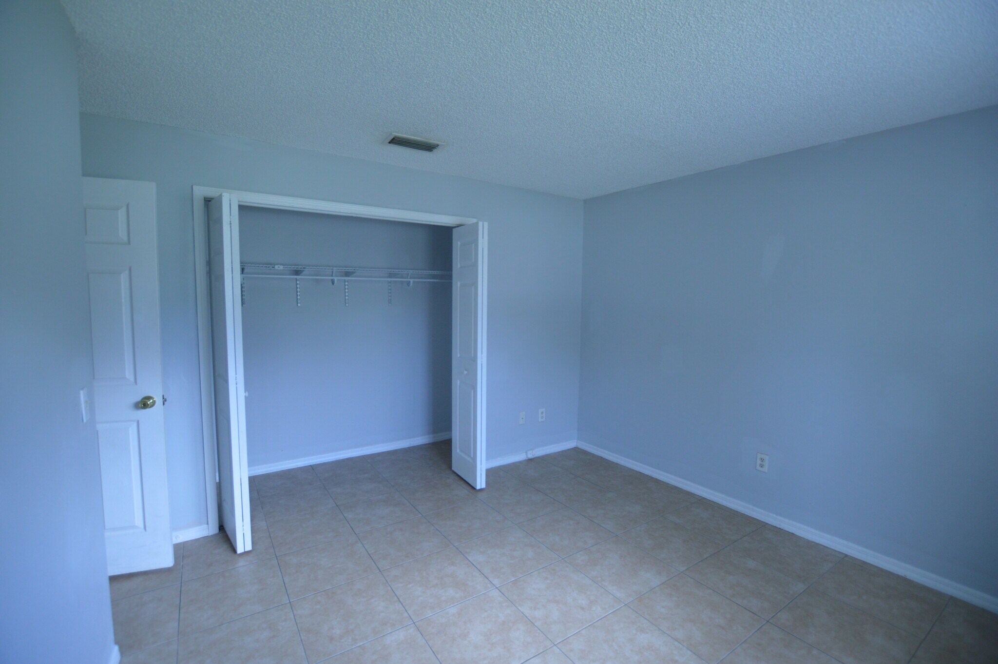 Building Photo - 7947 Pinehurst Dr