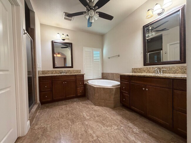 Building Photo - 2710 Orange Tree Dr