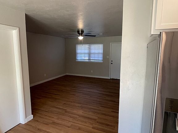 Building Photo - 1117 W Woodlane Dr