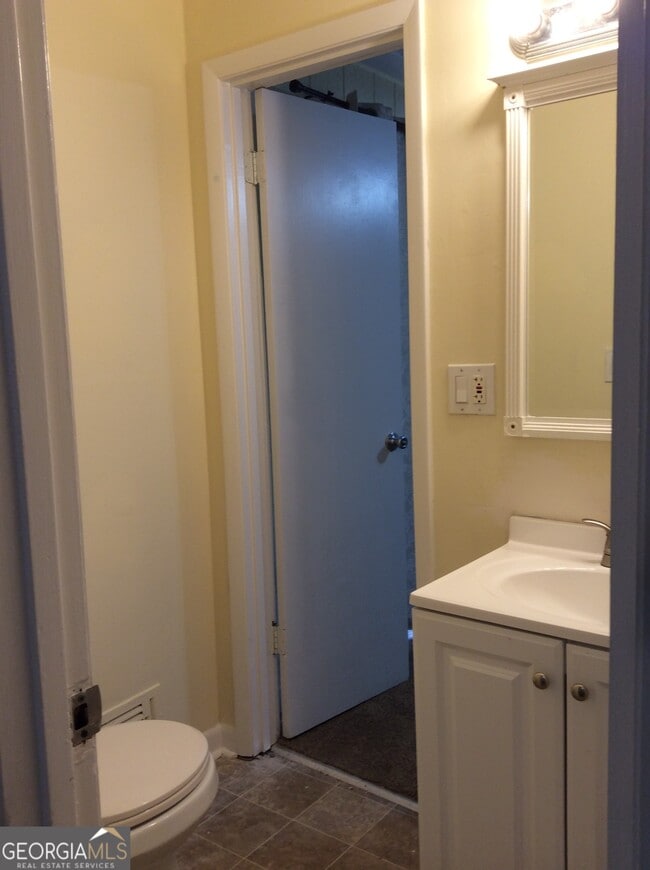 Building Photo - 5022 Rock Springs Rd