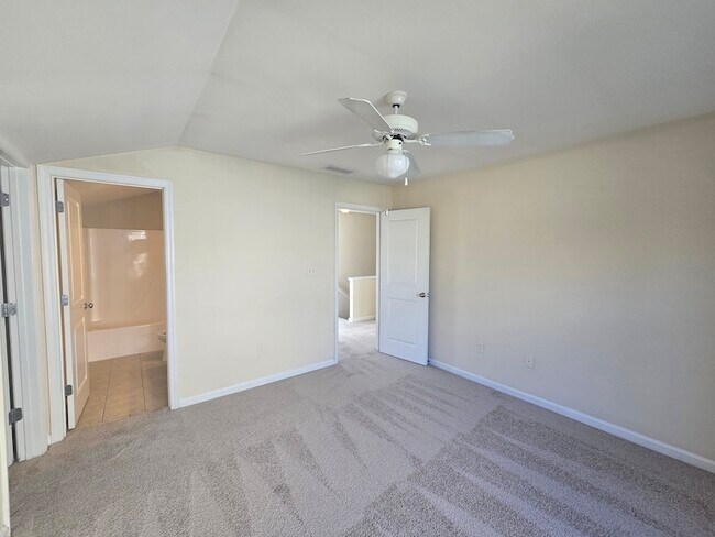 Building Photo - 165 Artisan Pl