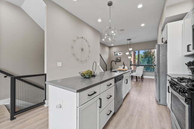 Building Photo - 122 S Ohio Ave