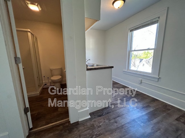 Building Photo - 108 N Buchanan St