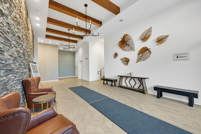 Building Photo - 425 3rd St