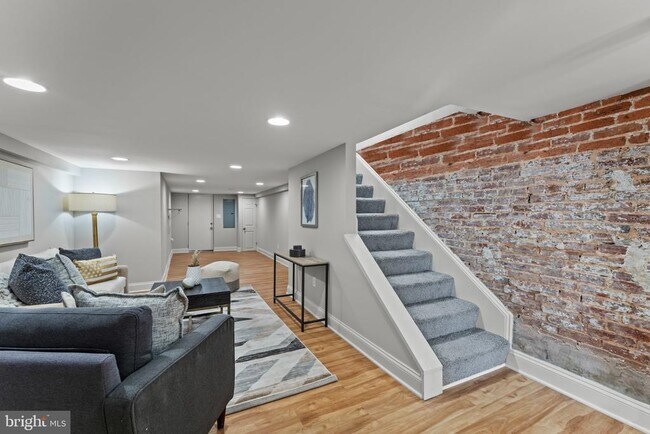 Building Photo - 1724 N Milton Ave
