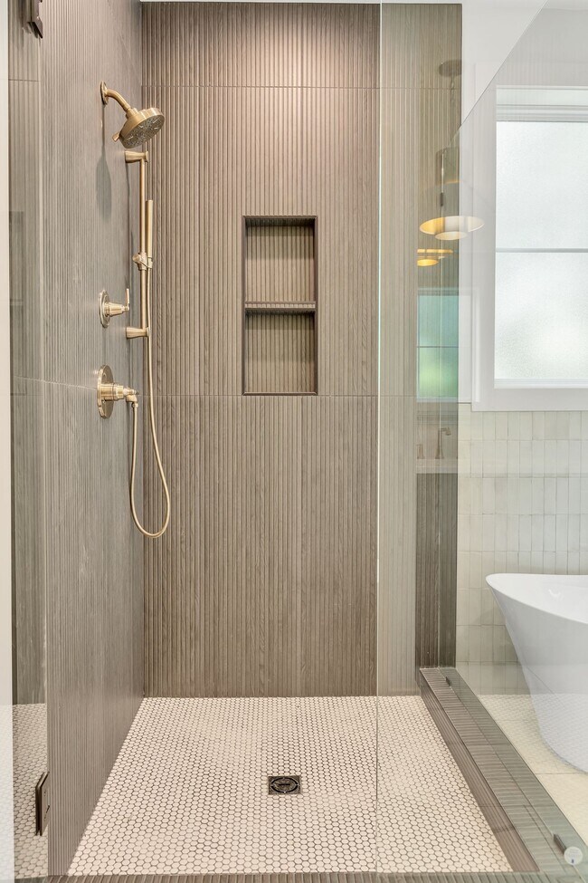 Building Photo - 660 Vernon Ave