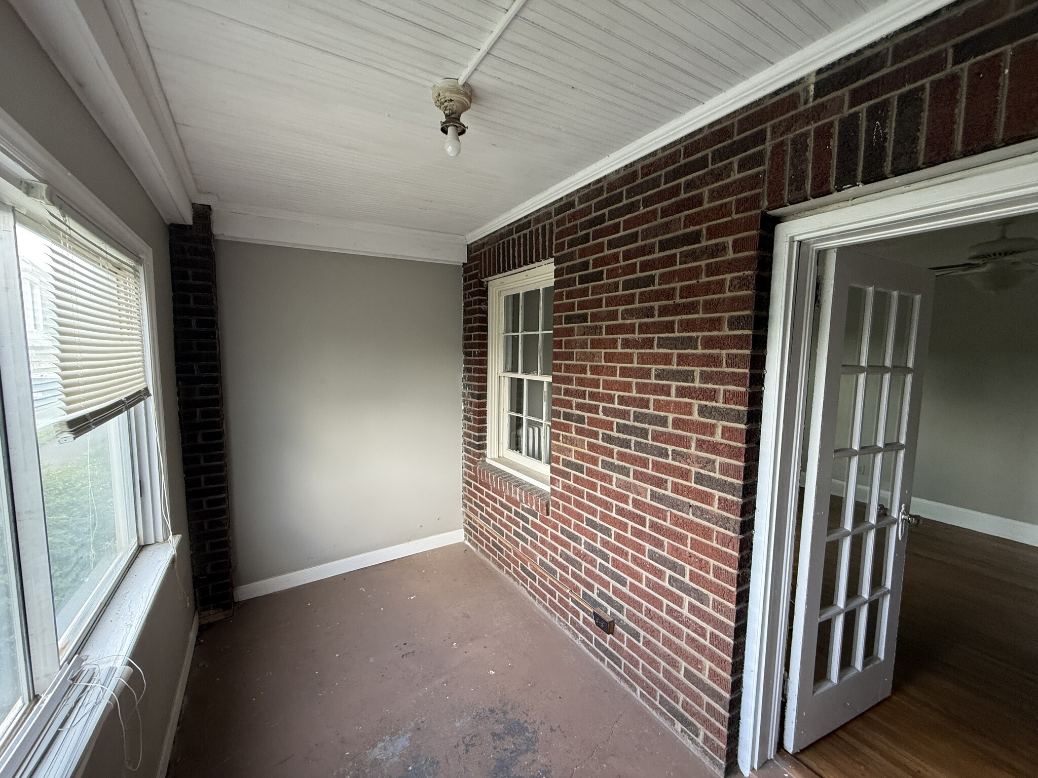 Building Photo - 1418 Park Dr