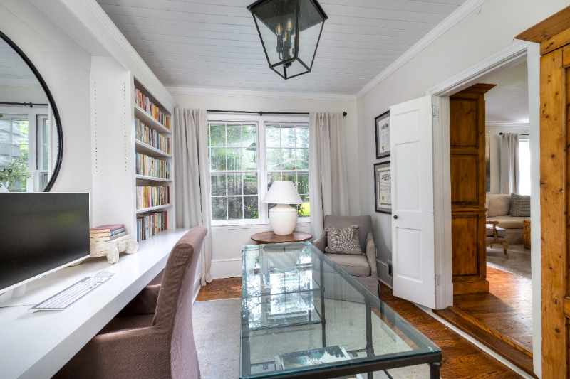 Building Photo - 13 Swan Lake Dr