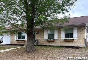 Building Photo - 305 Jeanette Dr