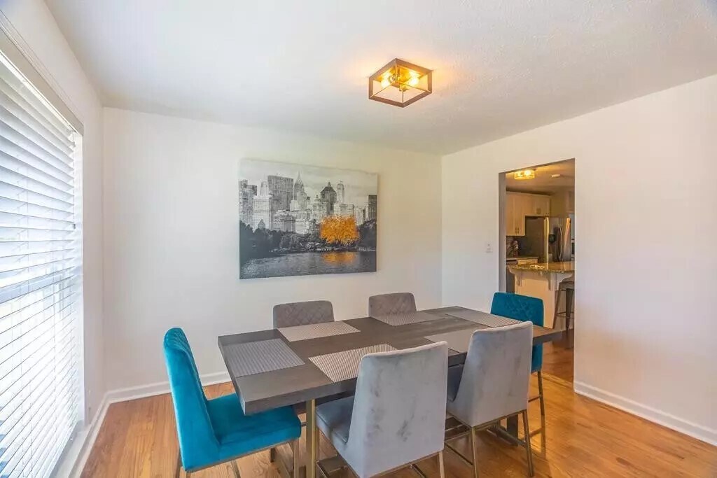 Building Photo - 614 Camellia St NE