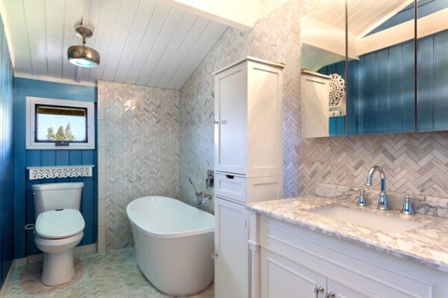 Building Photo - 3 Bedroom / 2 Bath Pet Friendly Home In Waimea!