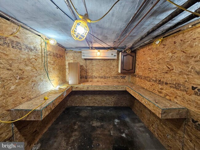 Building Photo - 4008 Gilham St