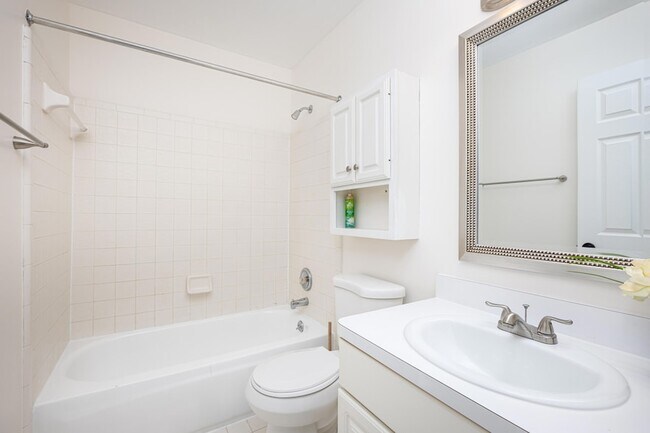Building Photo - 45085 Horseshoe Dr