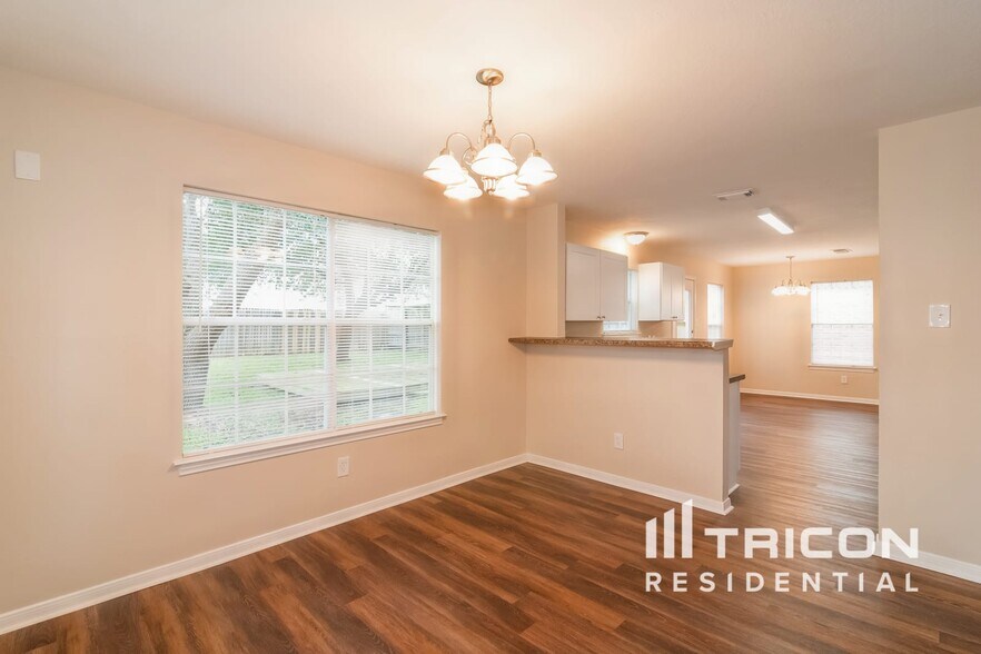 Building Photo - 3703 Bent Springs Ln