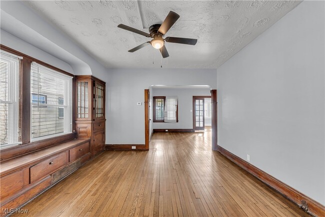 Building Photo - 11913 Buckingham Ave