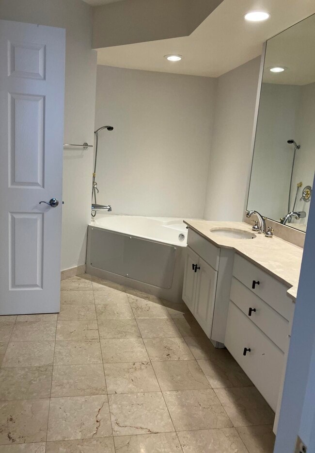 Building Photo - 3370 Hidden Bay Dr