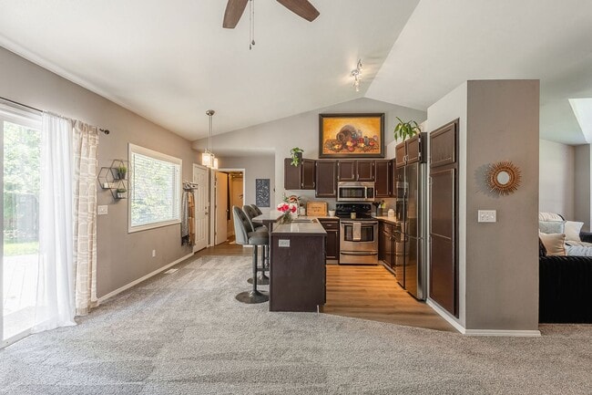 Building Photo - Newly Renovated 3 bed 2 bath home in the heart of MERIDIAN