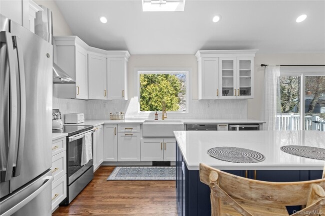 Building Photo - 52 Summit Dr