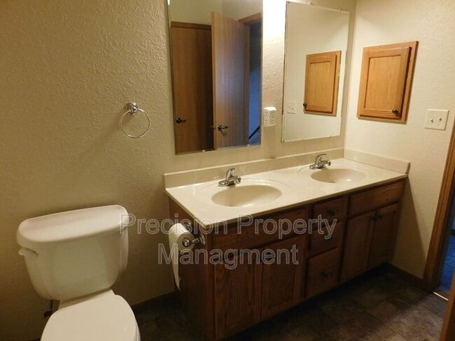 Building Photo - 2444 Merlot