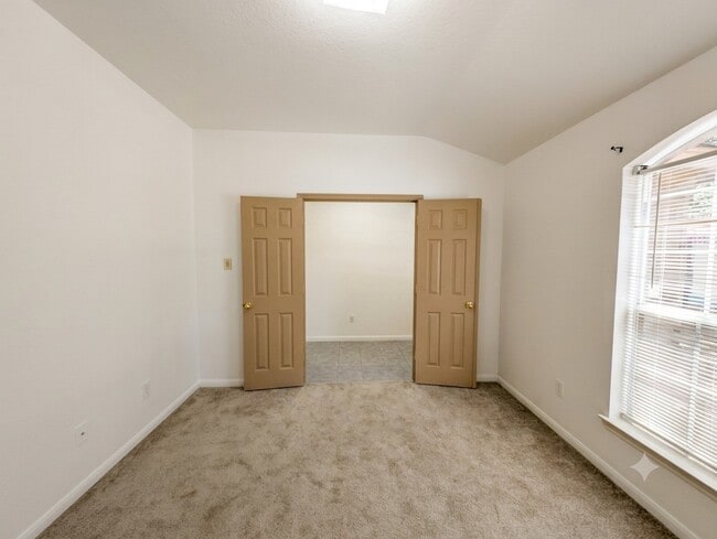 Building Photo - 21530 Falvel Lake Dr