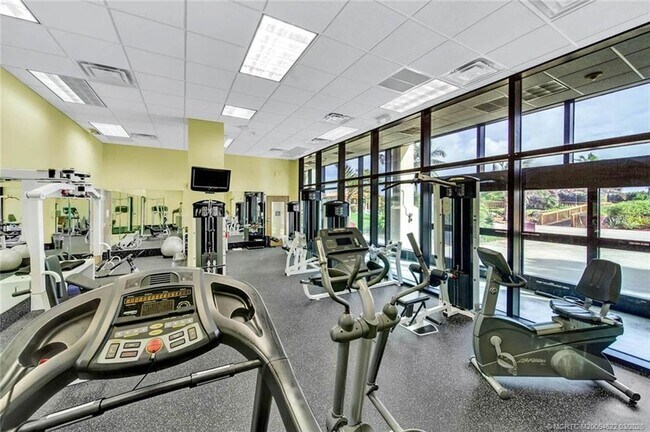 Building Photo - 10410 S Ocean Dr