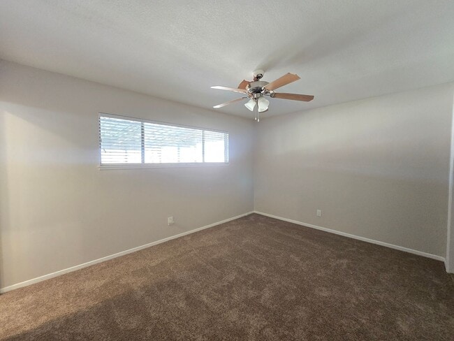 Building Photo - Charming Single Story Home