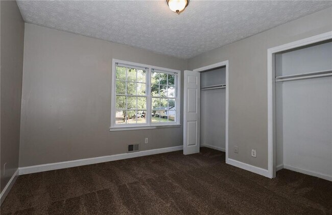 Building Photo - 43 Country Square Way