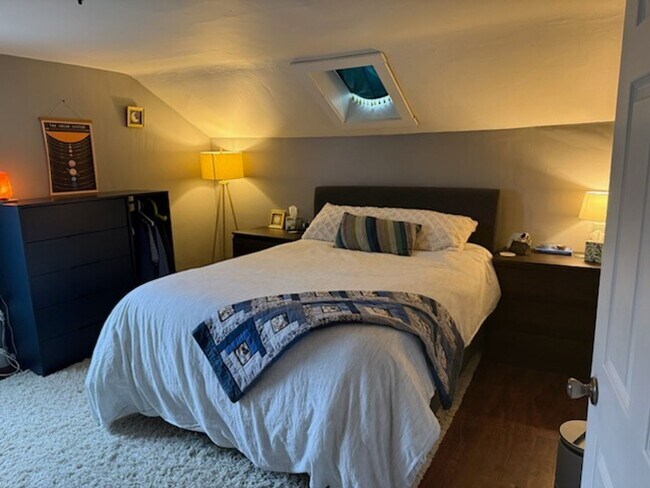 Building Photo - 11AKR