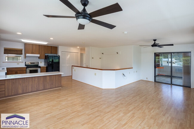 Building Photo - 3329 Woodlawn Dr