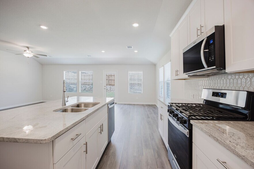 Building Photo - 2121 Gustavus Dr