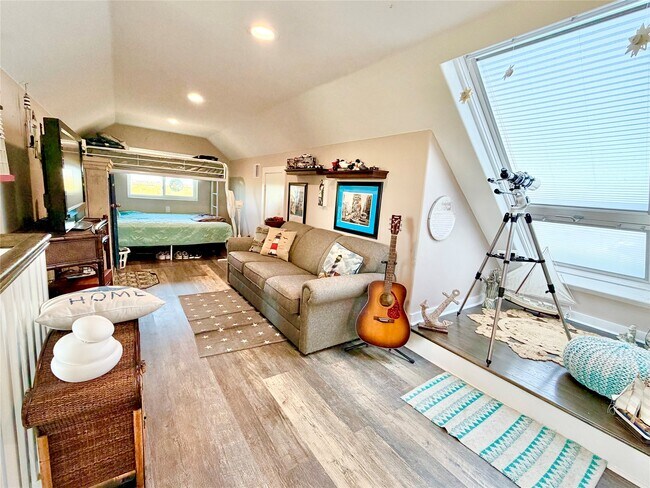 Building Photo - 1051 Honeysuckle