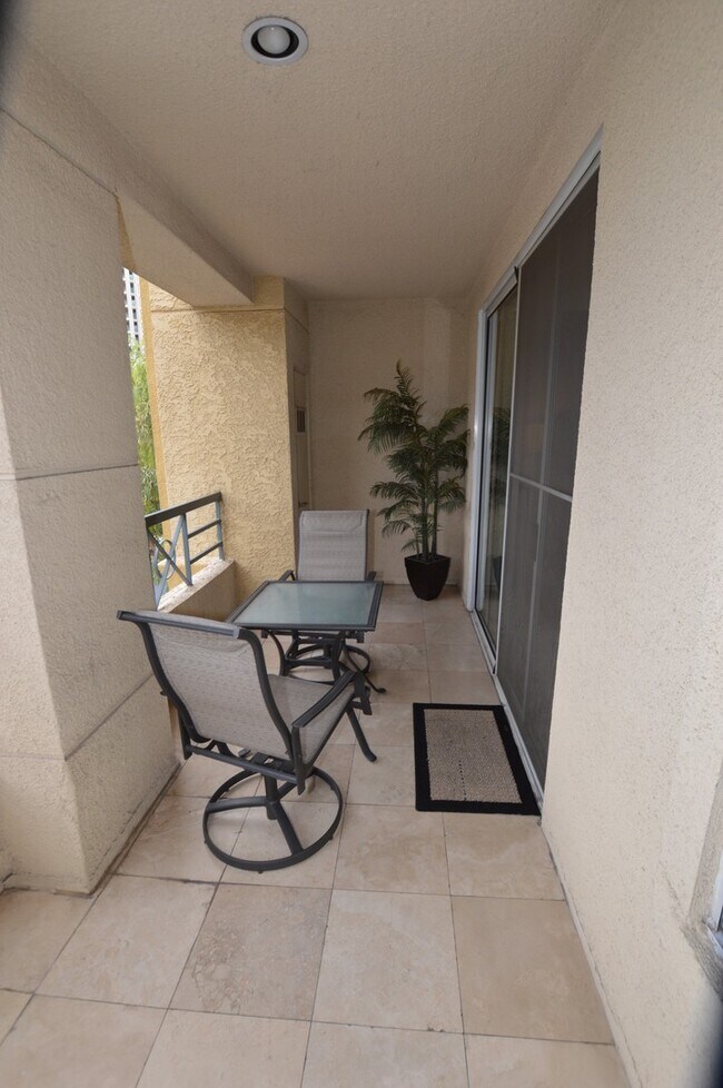 Building Photo - Charming Jr. 1 Bd Studio Condo at Merididan Private Residences.