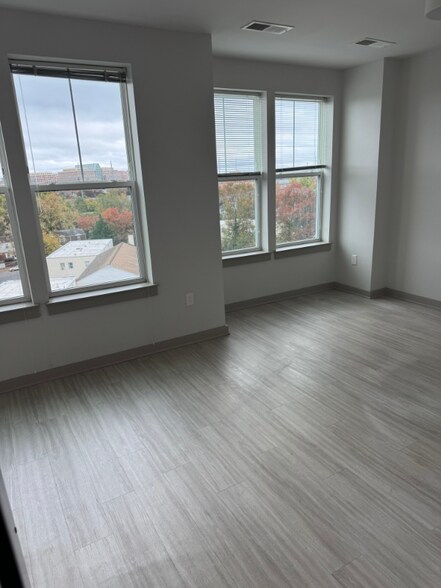 Building Photo - 2317 Huntington Ave