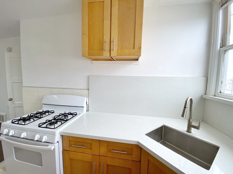 Kitchen - 126 Holloway Ave