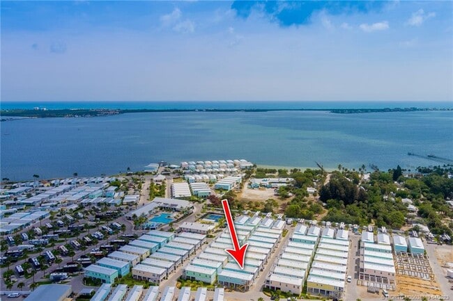 Building Photo - 379 NE Wharf Way