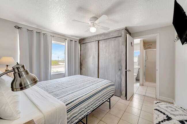 Building Photo - 106 31st St