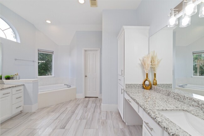 Building Photo - 5214 Bay Pines Dr