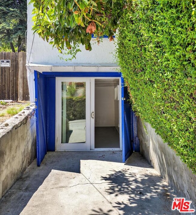 Building Photo - 2565 Glen Green St