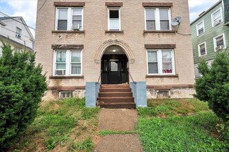Building Photo - 66 Standish St