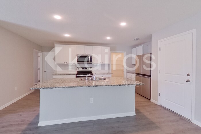 Building Photo - 8604 SW 44th Ct