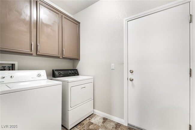 Building Photo - 2938 Sapphire Shores St